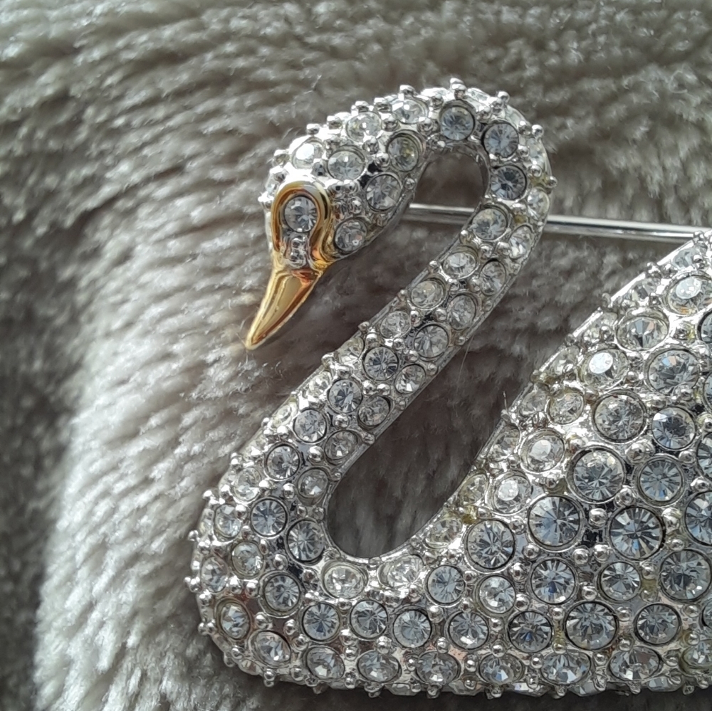 Swarovski Swan Brooch - Picture 4 of 10